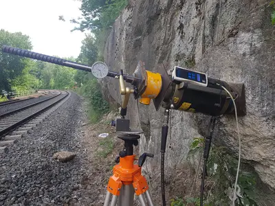 Rental tensioning equipment: CFRP hollow piston cylinders, hydraulic units, force sensors and accessories – available immediately, tested and ready for use